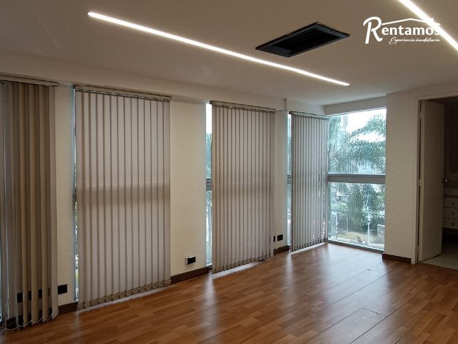 Oficina en arriendo en El Poblado, Medellín - Miniatura 2