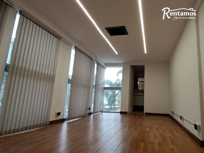 Oficina en arriendo en El Poblado, Medellín - Miniatura 4