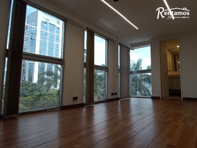 Oficina en arriendo en El Poblado, Medellín - Miniatura 12