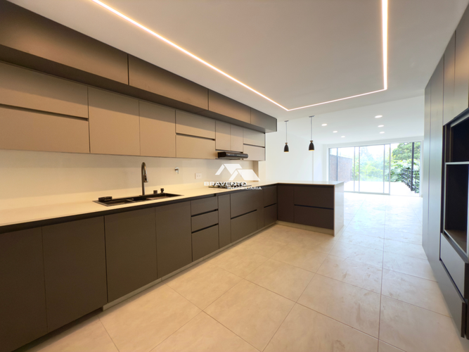 Casa en Arriendo en El Poblado, Medellín - Miniatura 2