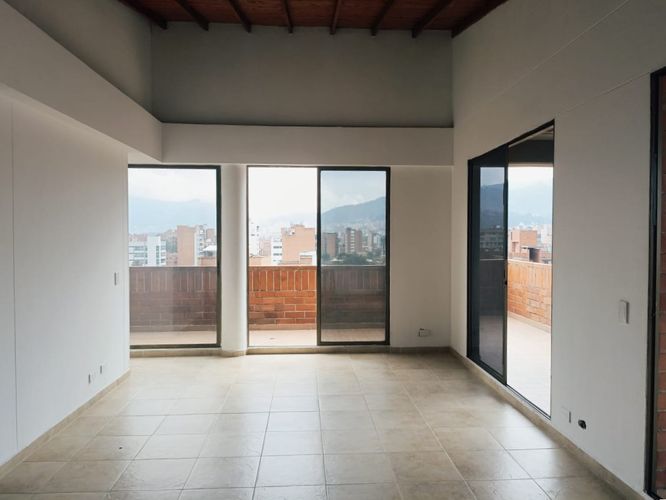 Apartamento en Arriendo en Laureles, Medellín - Miniatura 2
