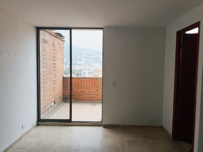 Apartamento en Arriendo en Laureles, Medellín - Miniatura 4