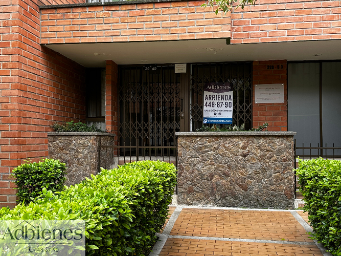Oficina en arriendo en Laureles, Medellín - Miniatura 2