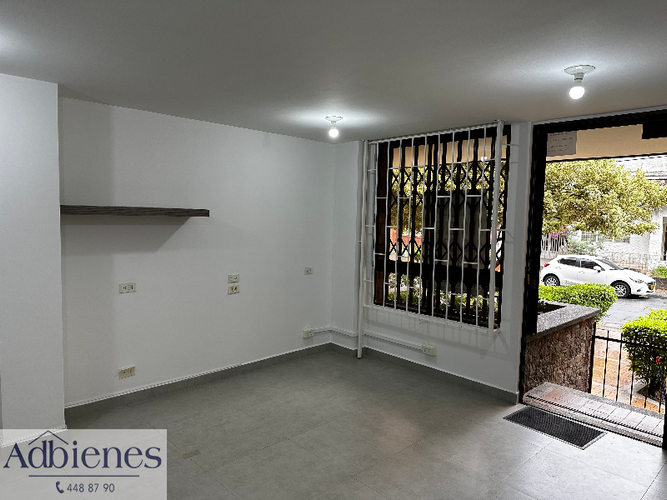 Oficina en arriendo en Laureles, Medellín - Miniatura 4
