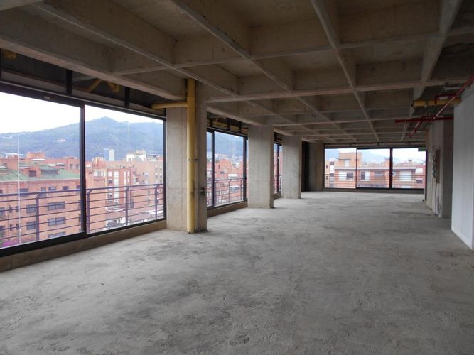 Edificio en Arriendo en Santa Barbara, Bogotá - Miniatura 2
