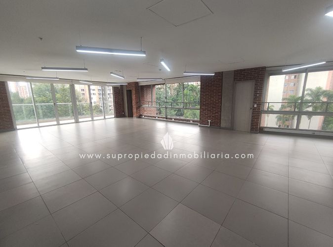 Oficina en Arriendo en Castropol, Medellín - Miniatura 2