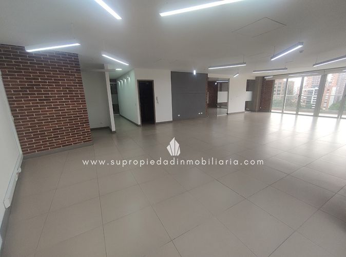 Oficina en Arriendo en Castropol, Medellín - Miniatura 4