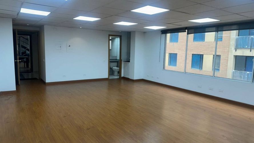 Oficina en Arriendo en Santa Barbara, Bogotá - Miniatura 2