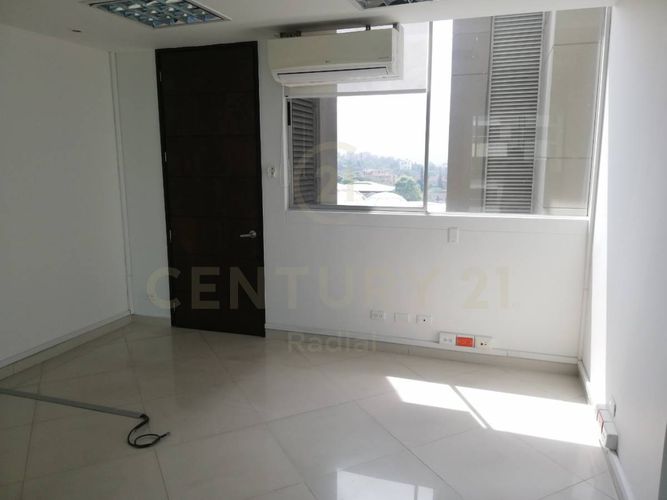 Oficina en venta en El Poblado, Medellín - Miniatura 9