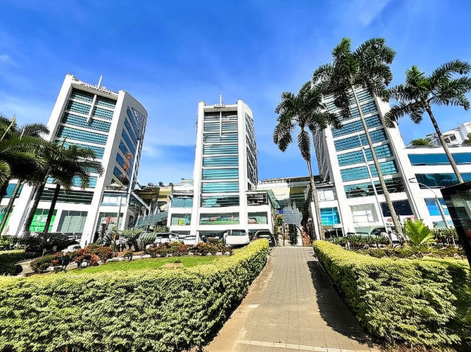 Local en Venta en El Poblado, Medellín - Miniatura 3