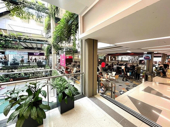 Local en Venta en El Poblado, Medellín - Miniatura 2