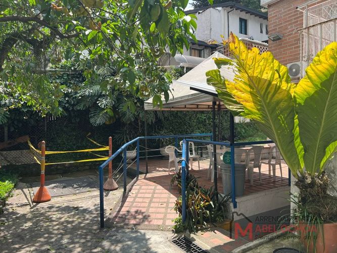 Casa en Arriendo en La aguacatala, Medellín - Miniatura 2