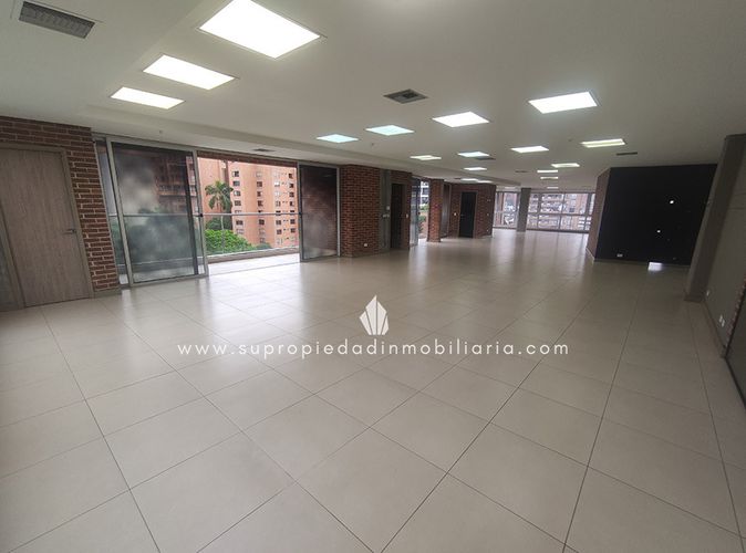 Oficina en Arriendo en Castropol, Medellín - Miniatura 2
