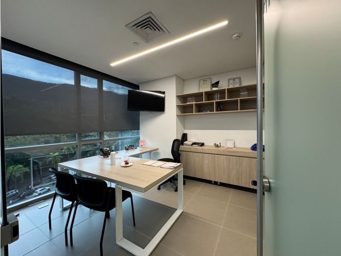 Oficina en Arriendo en El Poblado, Medellín - Miniatura 2