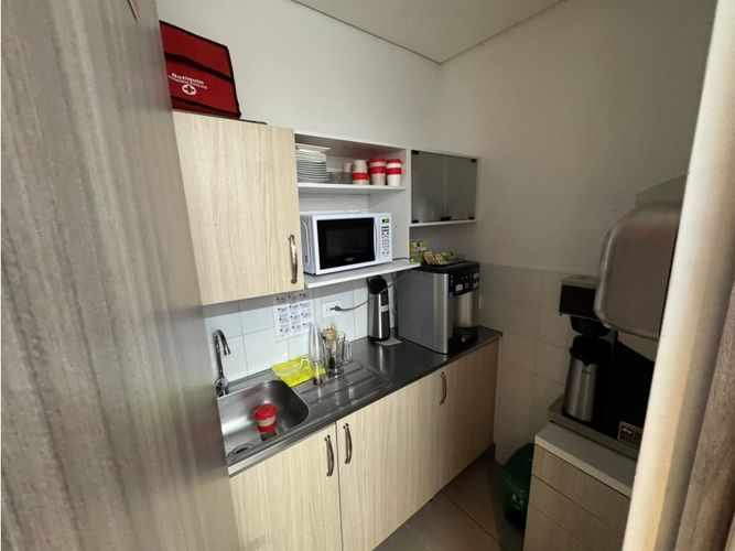 Oficina en Arriendo en El Poblado, Medellín - Miniatura 16