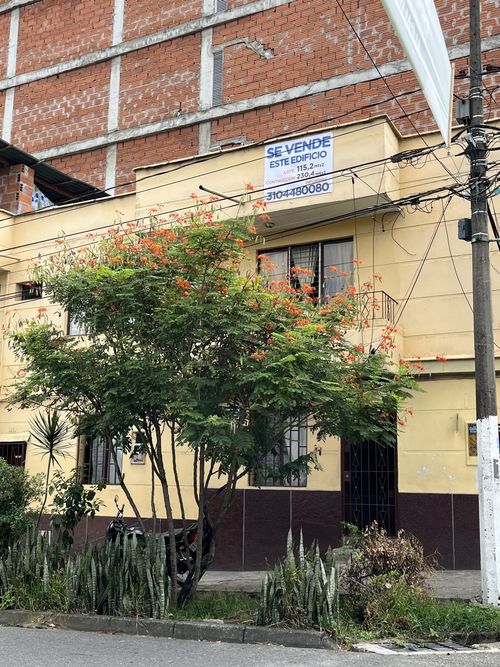 Edificio en  Venta en Campo valdes no.1, Medellín - Miniatura 2