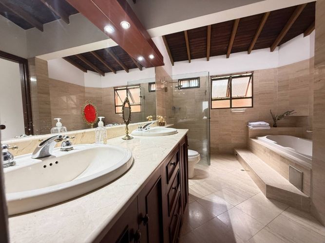 Casa en Arriendo en Los Balsos, Medellín - Miniatura 12
