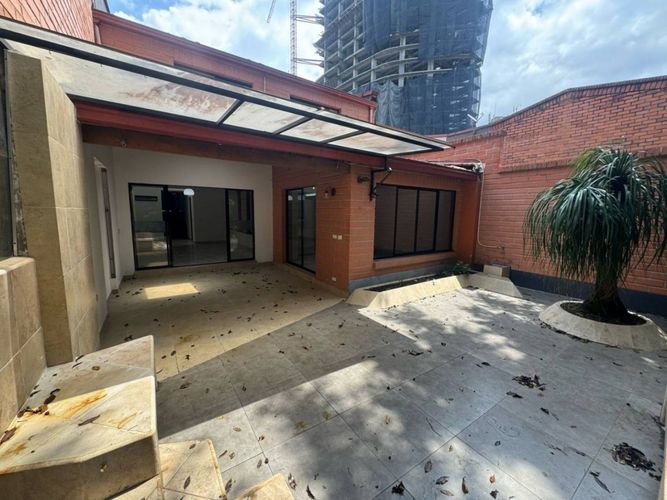 Casa en  Arriendo en Castropol, Medellín - Imagen 1