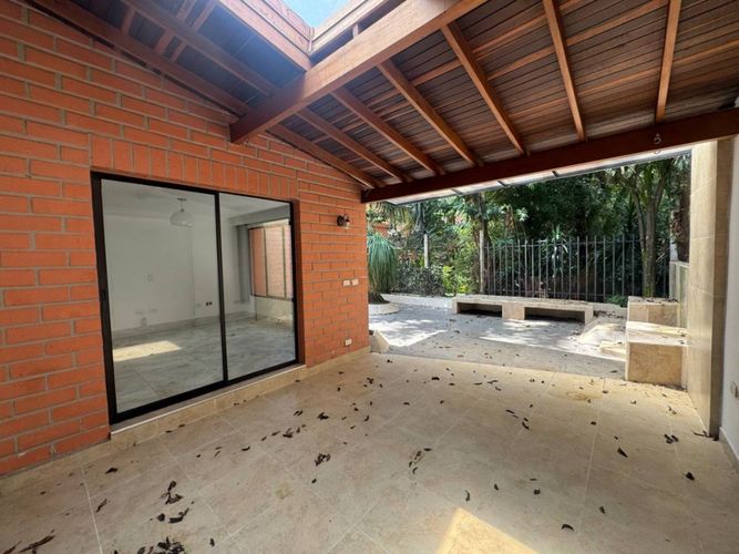 Casa en  Arriendo en Castropol, Medellín - Miniatura 2