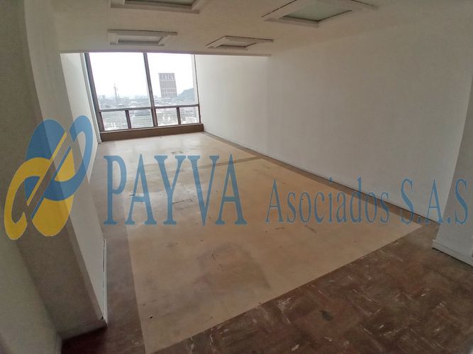 Oficina en Arriendo en Centro, Medellín - Miniatura 2