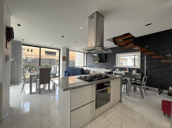 Casa en venta en Cota - Miniatura 2