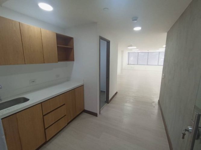 Oficina en Arriendo en Loma De San Julian, Medellín - Miniatura 5