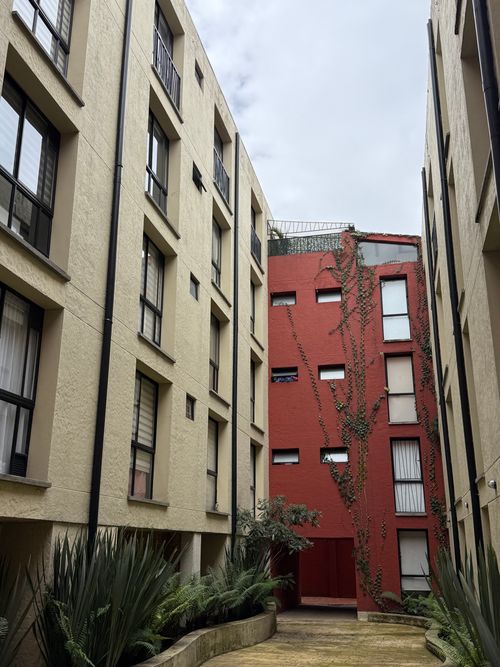 Apartaestudio en Venta en La candelaria, Bogotá - Miniatura 2