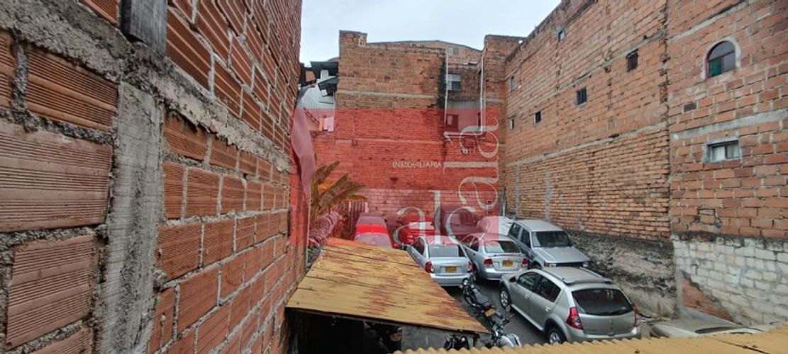 Parqueadero en venta en Aranjuez, Medellín - Miniatura 4