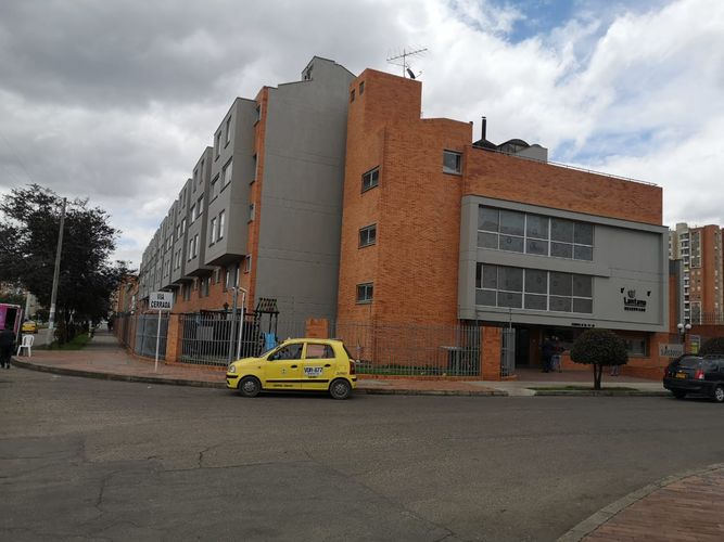 Casa en venta en Fontibon, Bogotá - Miniatura 2