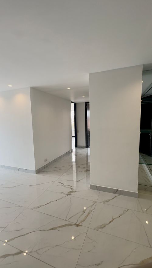 Apartamento en Venta en Santa Barbara, Bogotá - Miniatura 2