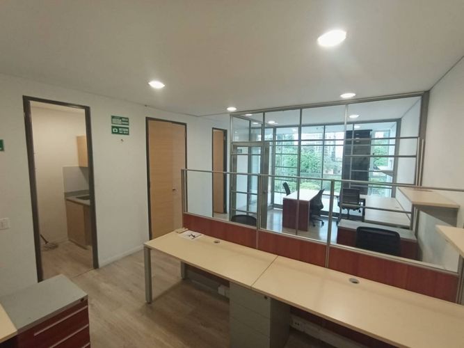 Oficina en Arriendo en Manila, Medellín - Miniatura 2