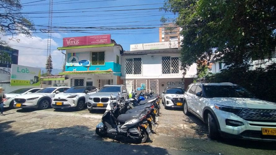 Casa en  Arriendo en El Poblado, Medellín - Miniatura 2