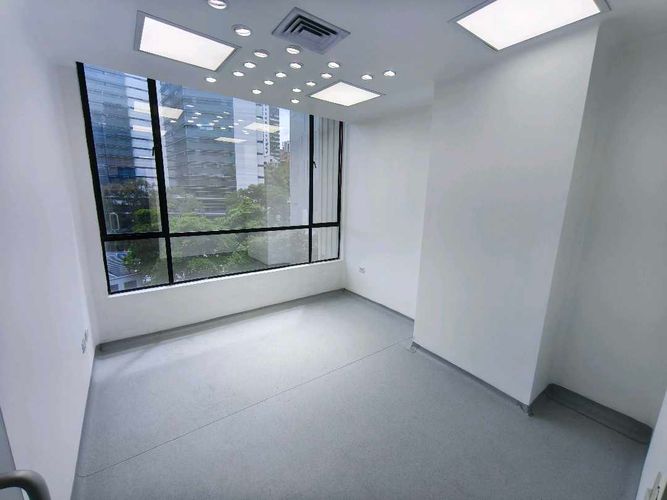 Oficina en Arriendo en Milla de Oro, Medellín - Miniatura 2