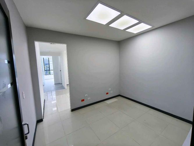 Oficina en Arriendo en Milla de Oro, Medellín - Miniatura 11