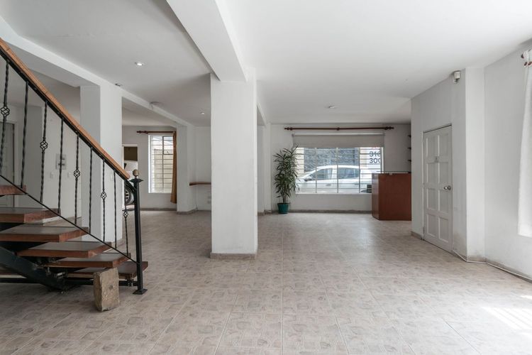 Edificio en venta en Chapinero, Bogotá - Miniatura 2