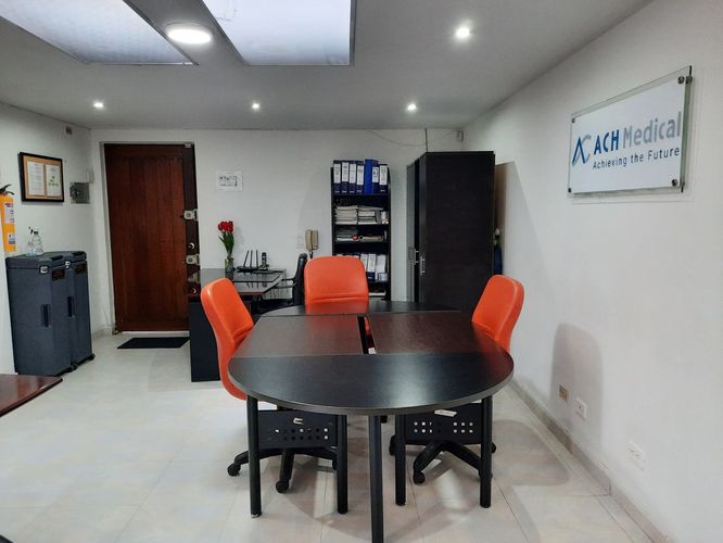 Oficina en arriendo en Santa Barbara, Bogotá - Miniatura 2