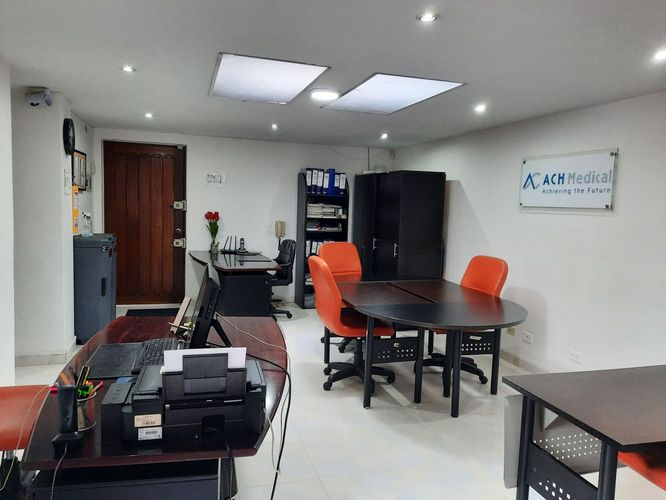 Oficina en arriendo en Santa Barbara, Bogotá - Miniatura 4