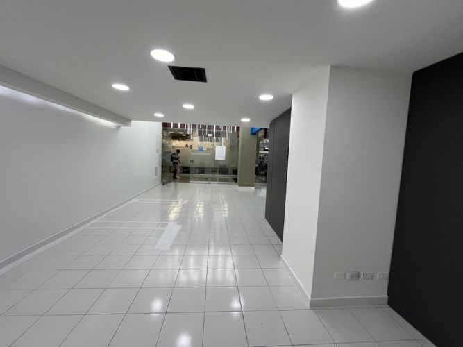 Local en  Arriendo en El Poblado, Medellín - Miniatura 3