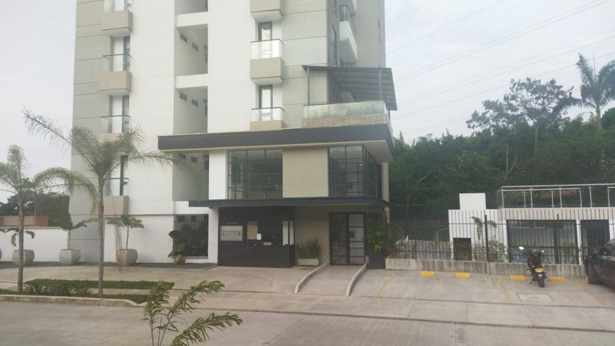 Apartaestudio en Arriendo en Pance, Cali - Miniatura 2