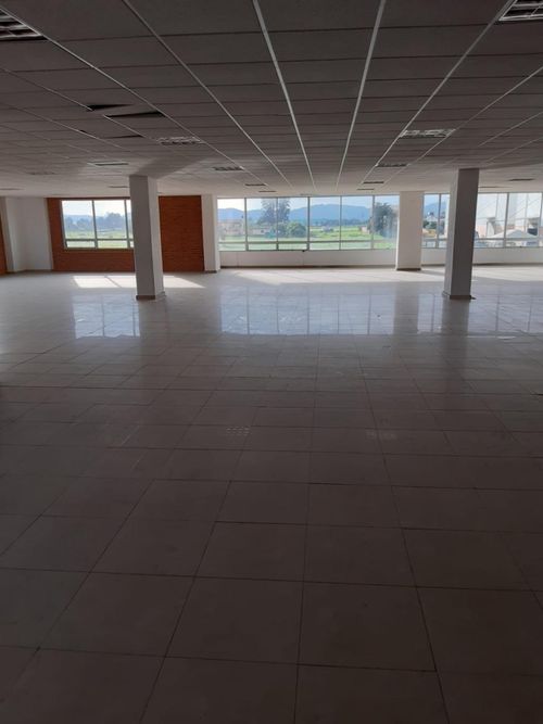 Edificio en arriendo en Siberia, Cota - Miniatura 4