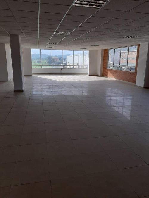 Edificio en arriendo en Siberia, Cota - Miniatura 12