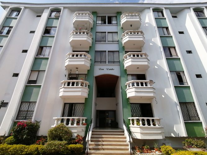 Apartamento en Arriendo en Rincon de los caballeros, Bucaramanga - Miniatura 2