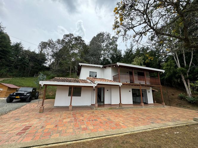 Finca en Arriendo en Santa Elena, Medellín - Imagen 1