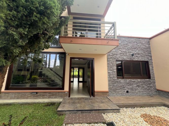 Casa en Arriendo en Llano Grande, Medellín - Miniatura 2