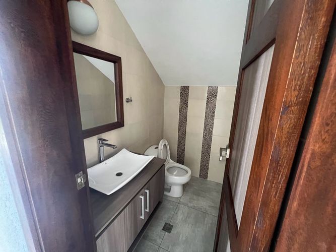 Casa en Arriendo en Llano Grande, Medellín - Miniatura 5