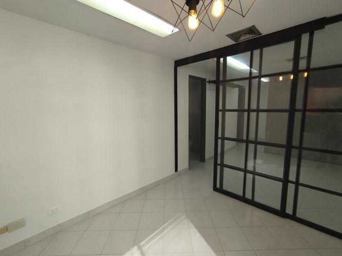 Oficina en Arriendo en El Poblado, Medellín - Miniatura 4