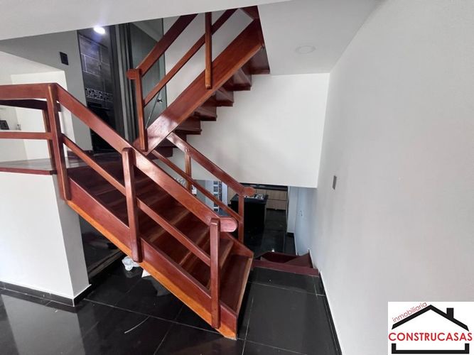Casa en Arriendo en Rodeo Alto, Medellín - Miniatura 2