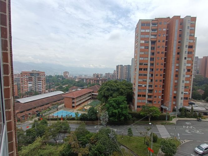 Apartamento en Arriendo en Loma del Esmeraldal, Envigado - Miniatura 2