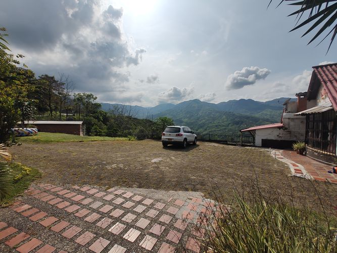 Finca en Arriendo en Cocorna - Miniatura 16