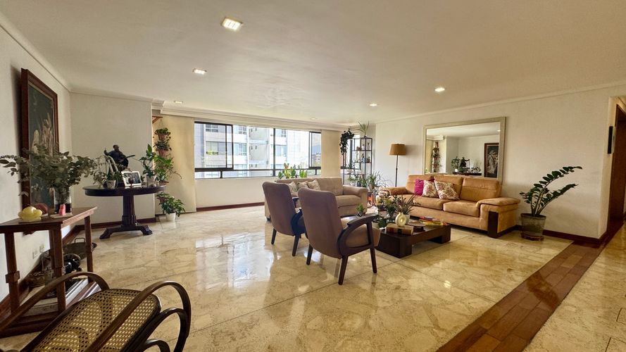 Apartamento en Venta en El Poblado, Medellín - Miniatura 2